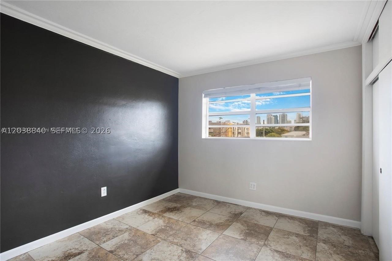 1020 Sw 7th St #9 - Photo 7 of 11