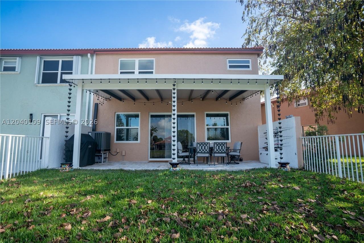 754 Nw 154th Ave - Photo 6 of 29