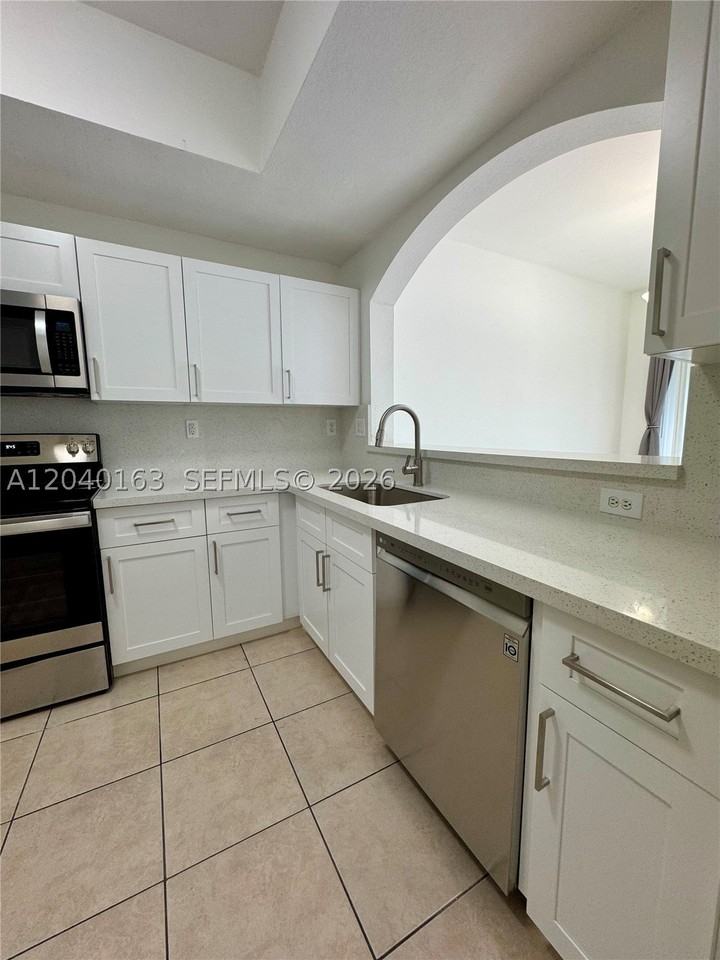8936 W Flagler St #201 - Photo 7 of 33