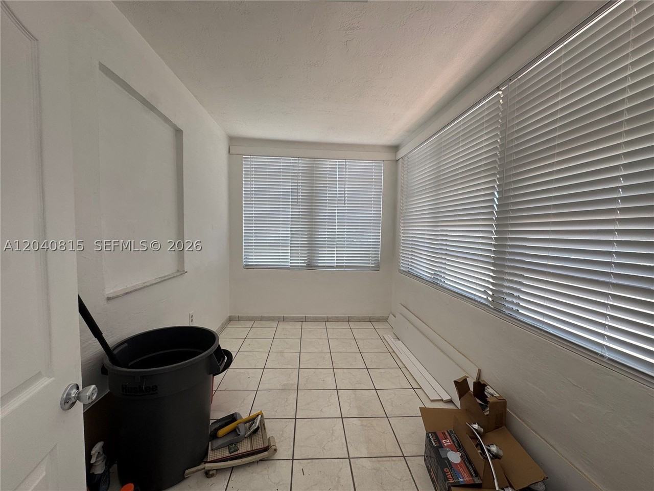 459 Se 3rd St - Photo 4 of 18