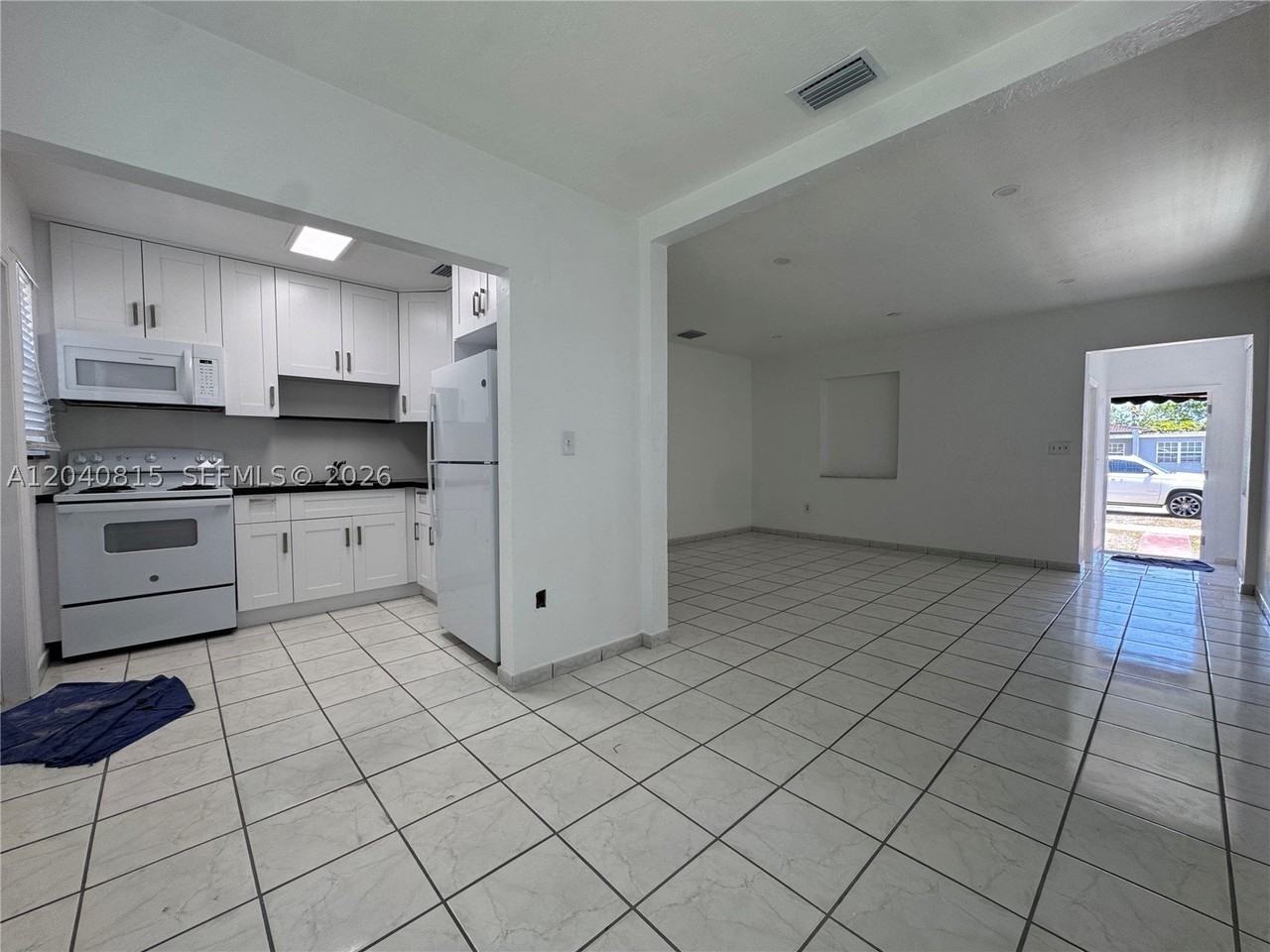 459 Se 3rd St - Photo 7 of 18