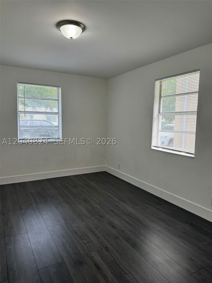 1842 Madison St #2 - Photo 3 of 8