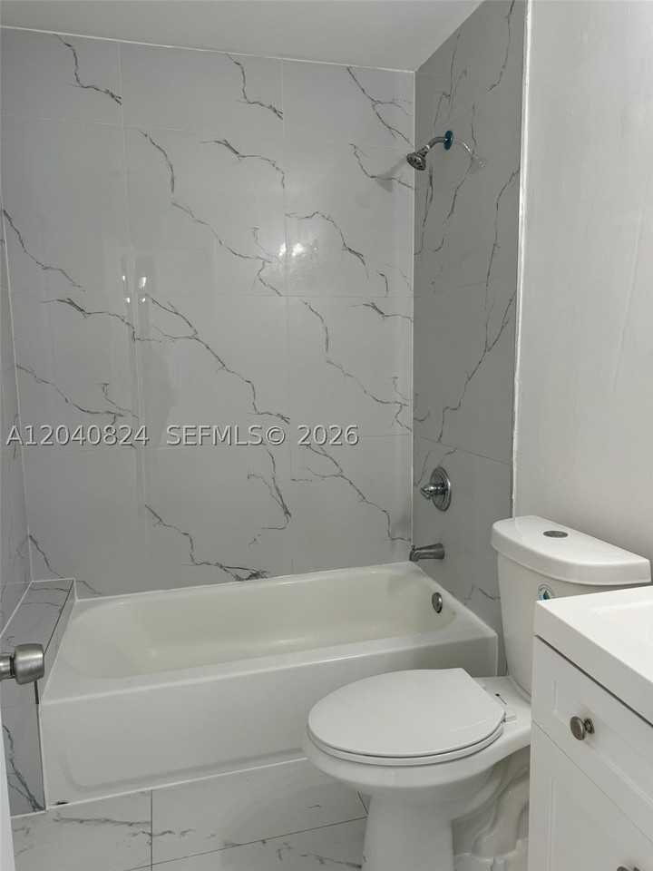 1842 Madison St #2 - Photo 6 of 8