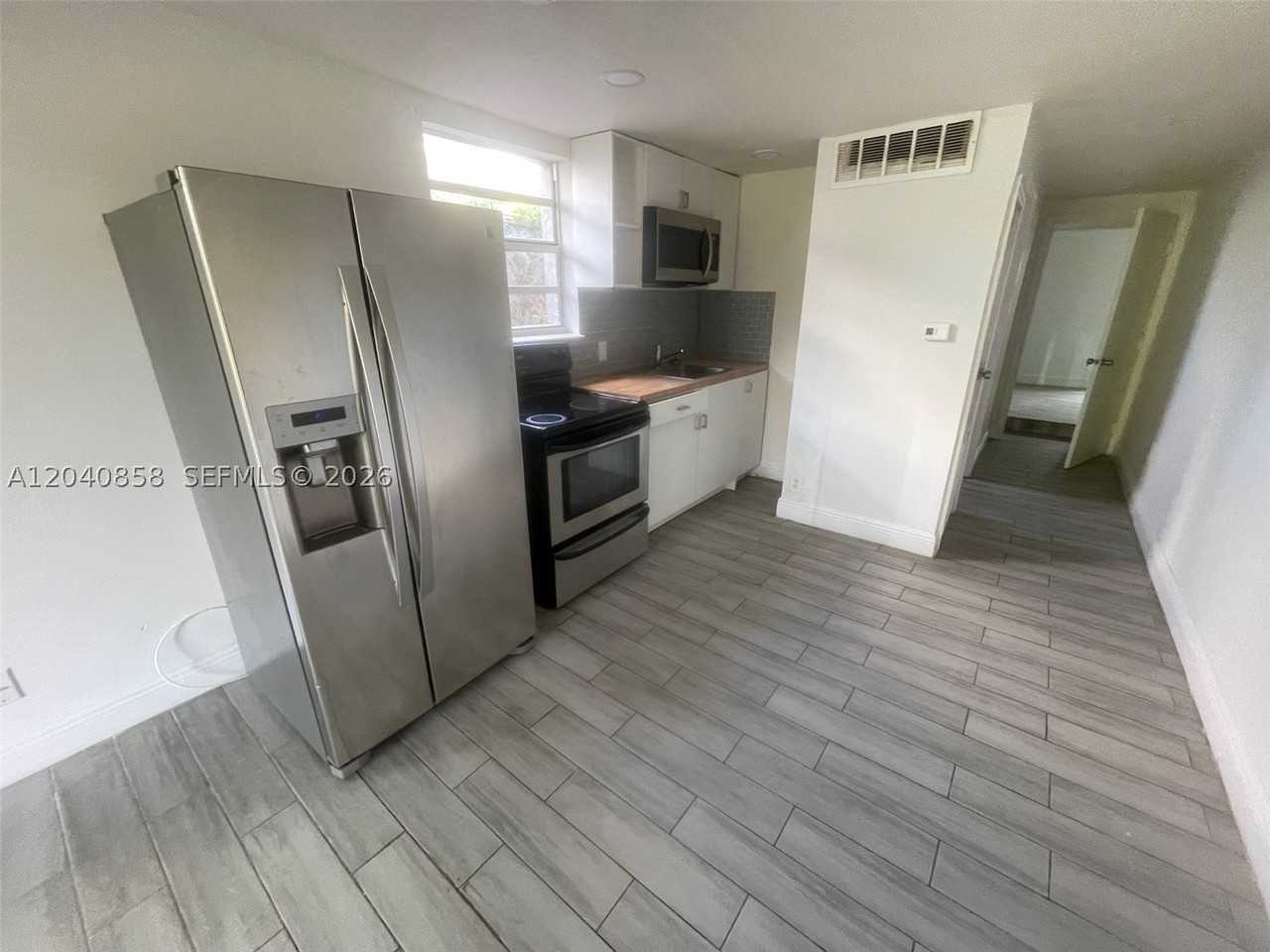 1865 Nw 16th St #1 - Photo 2 of 12