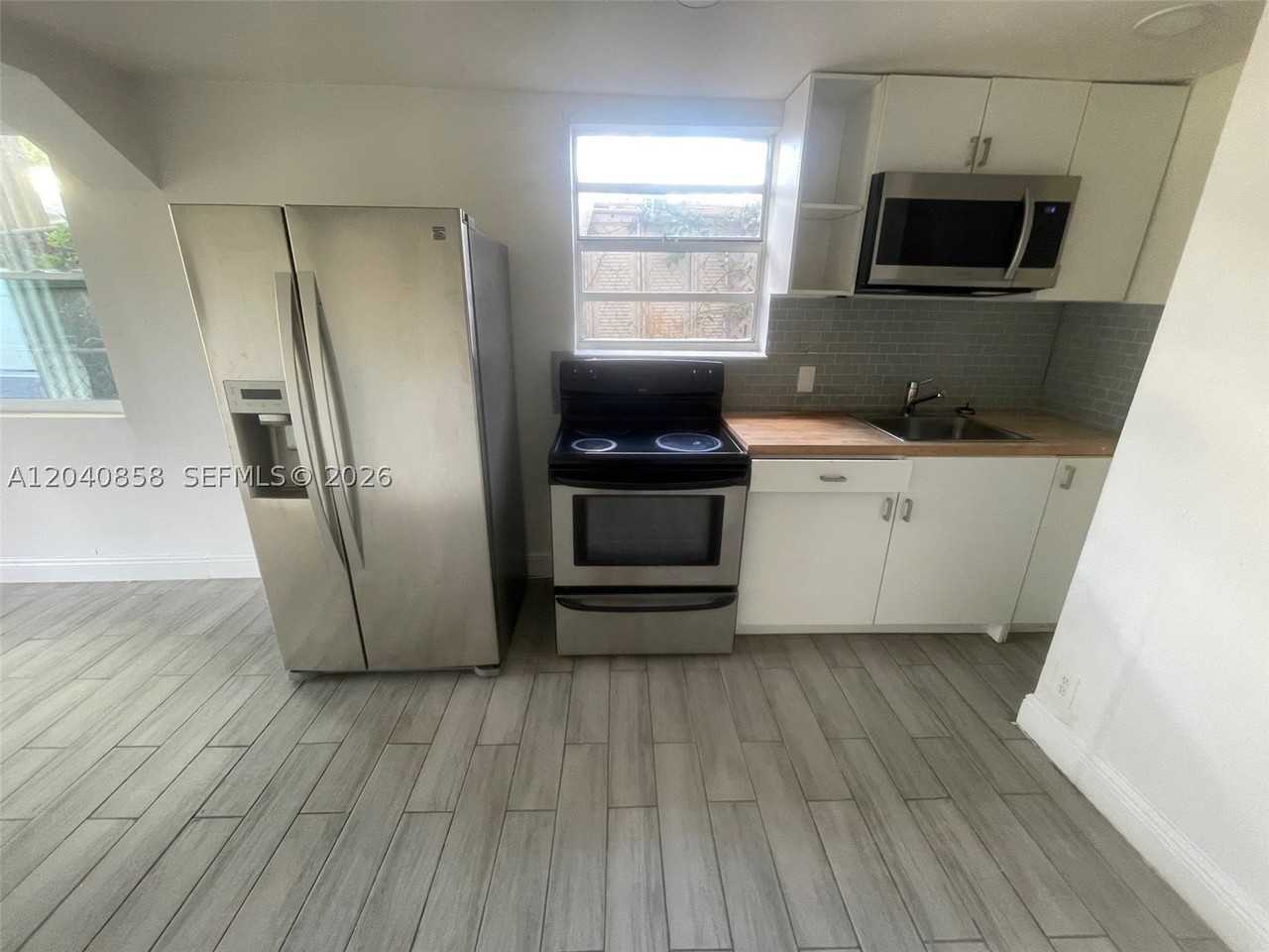 1865 Nw 16th St #1 - Photo 3 of 12