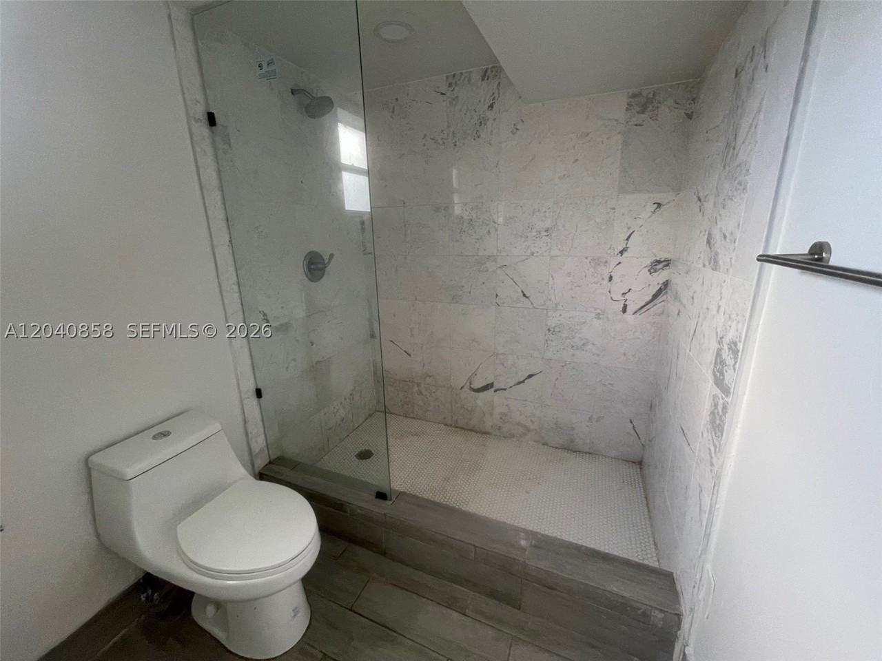 1865 Nw 16th St #1 - Photo 5 of 12