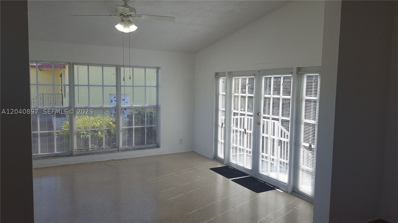 7900 Sw 22nd St - Photo 2 of 9