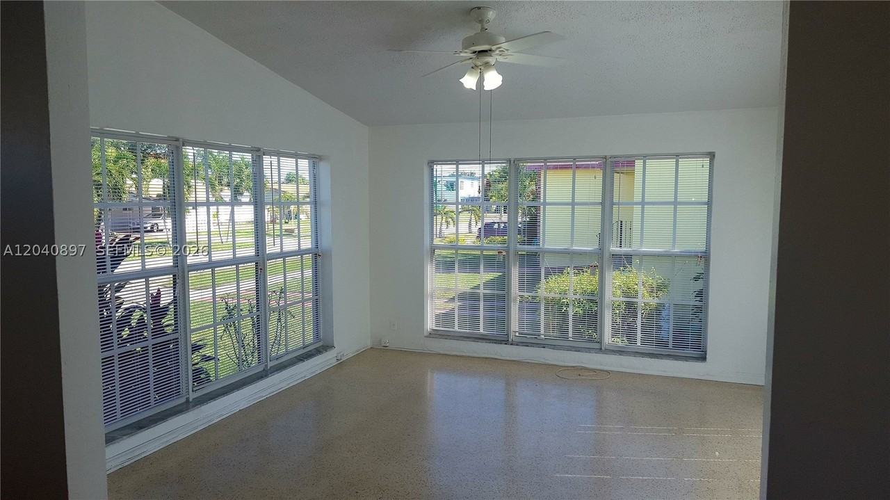 7900 Sw 22nd St - Photo 3 of 9