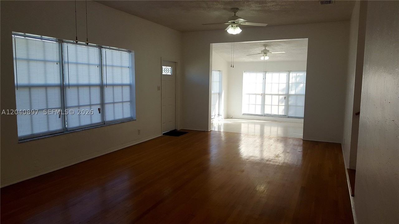 7900 Sw 22nd St - Photo 4 of 9