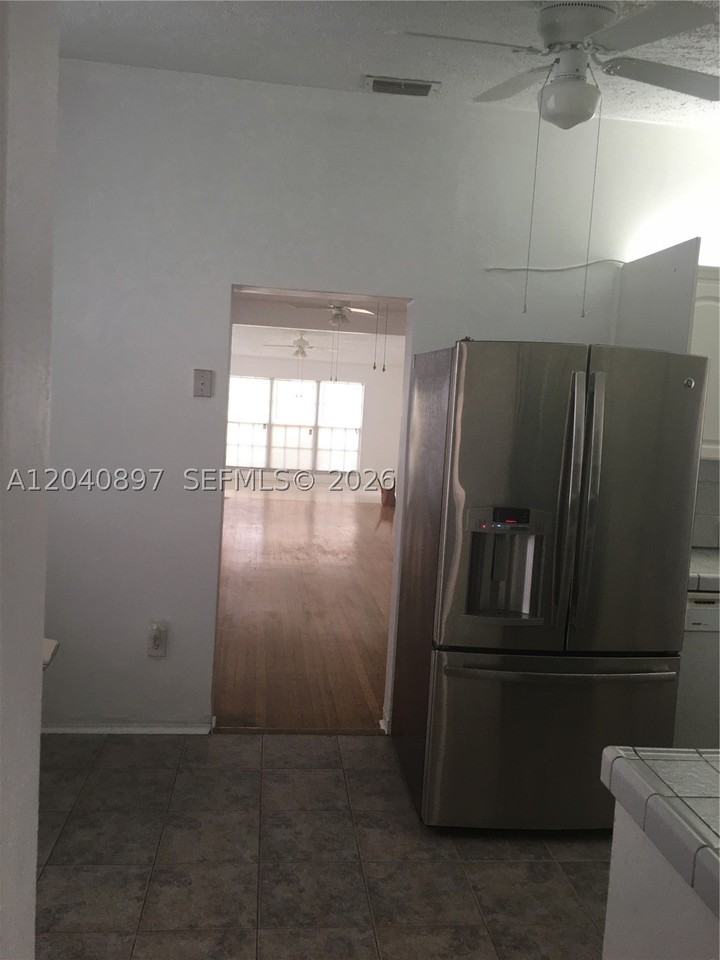 7900 Sw 22nd St - Photo 7 of 9