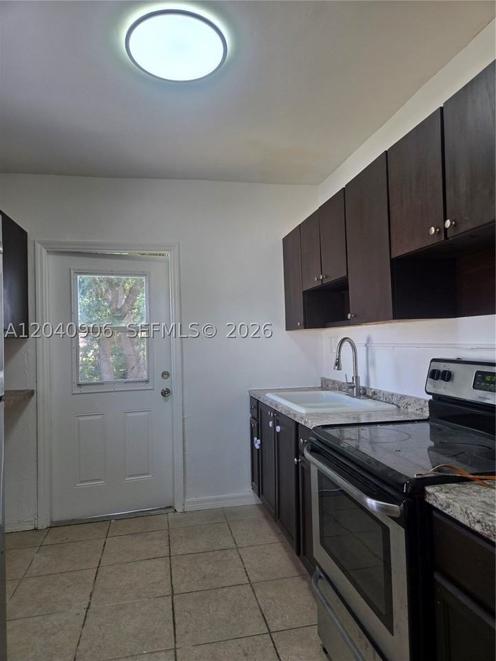 5223 Sw 25th St #0 - Photo 2 of 7