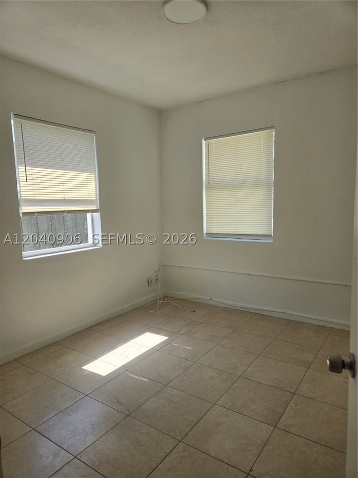 5223 Sw 25th St #0 - Photo 4 of 7