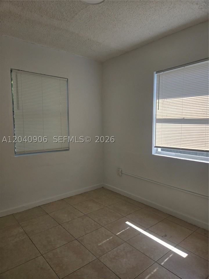 5223 Sw 25th St #0 - Photo 5 of 7