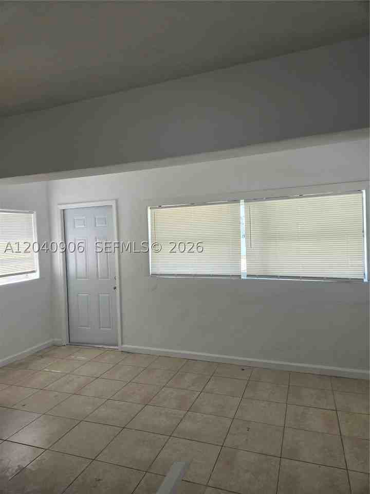 5223 Sw 25th St #0 - Photo 6 of 7