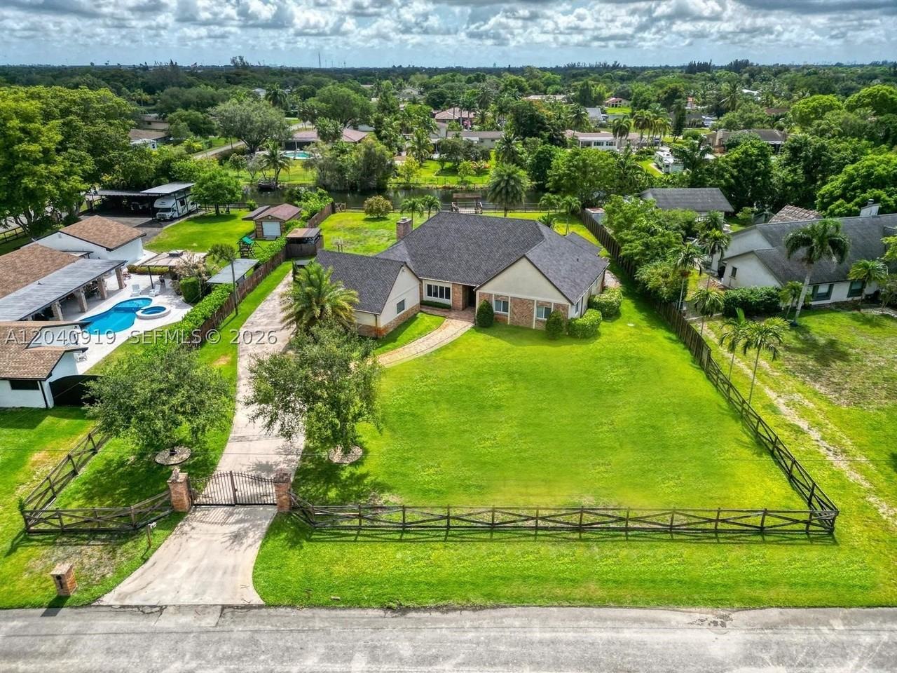 4920 Sw 170th Ave #4920 - Photo 4 of 50