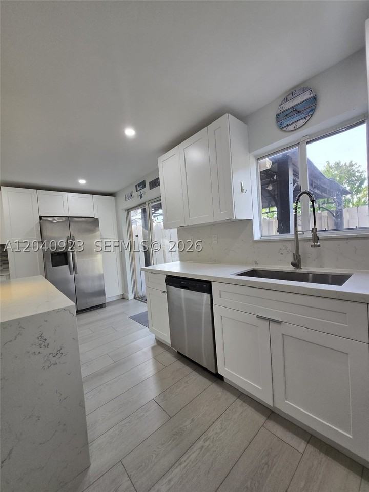 17324 Nw 74th Ave #102 - Photo 5 of 19