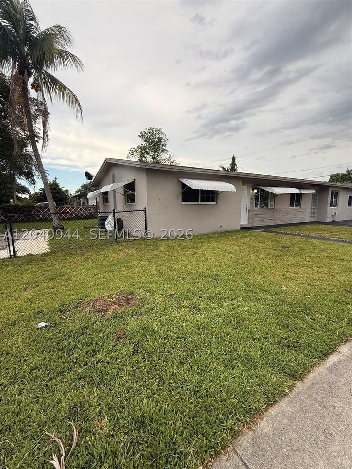 300 Sw 9th Ave #A - Photo 3 of 22