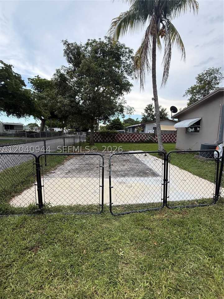 300 Sw 9th Ave #A - Photo 4 of 22