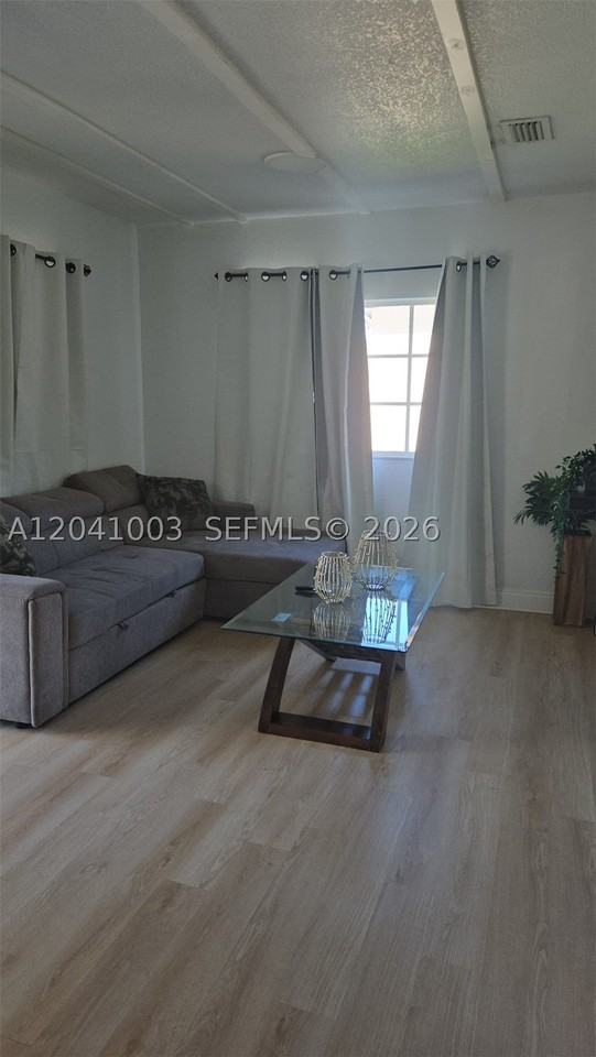 570 Nw 97th St - Photo 6 of 13