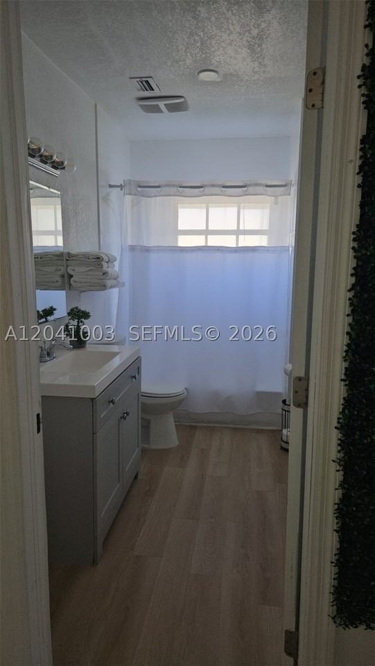 570 Nw 97th St - Photo 7 of 13