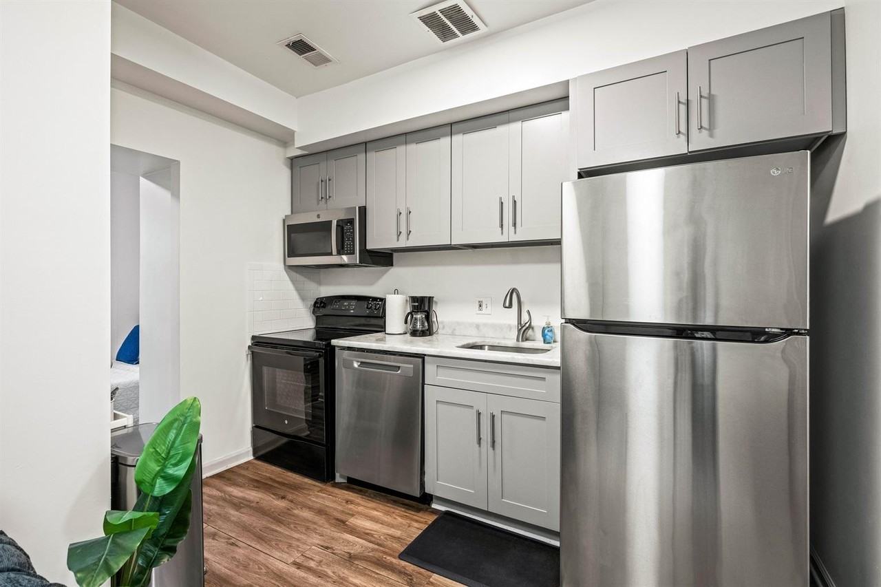 Isherwood St Ne - Photo 3 of 18