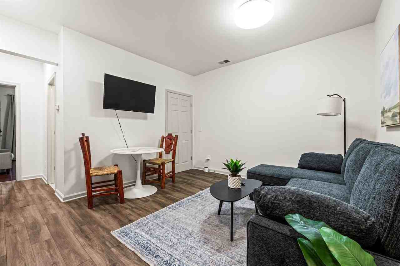 Isherwood St Ne - Photo 5 of 18