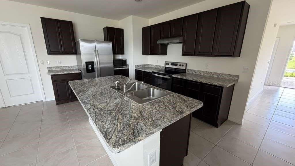 1511 Catbriar Way - Photo 4 of 34