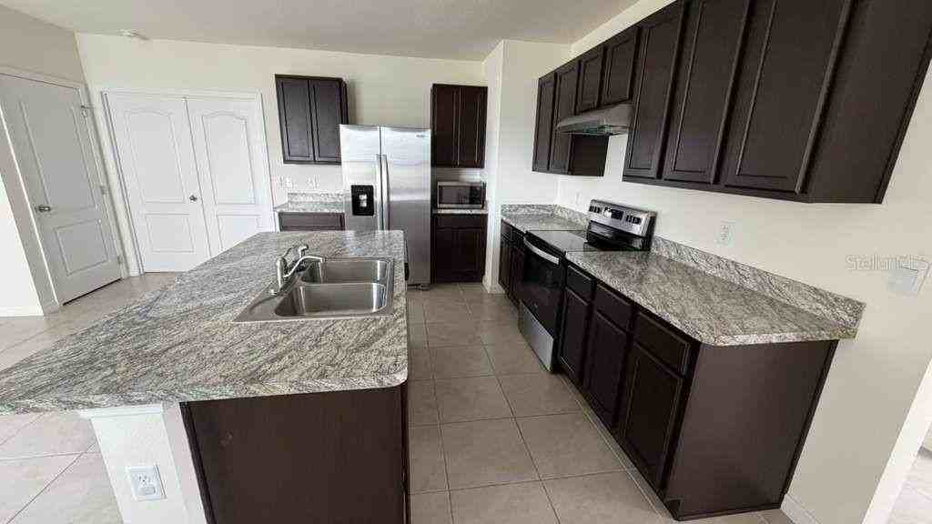 1511 Catbriar Way - Photo 6 of 34