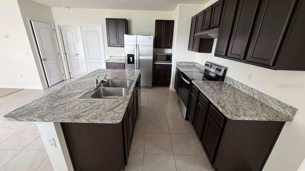 1511 Catbriar Way - Photo 7 of 34