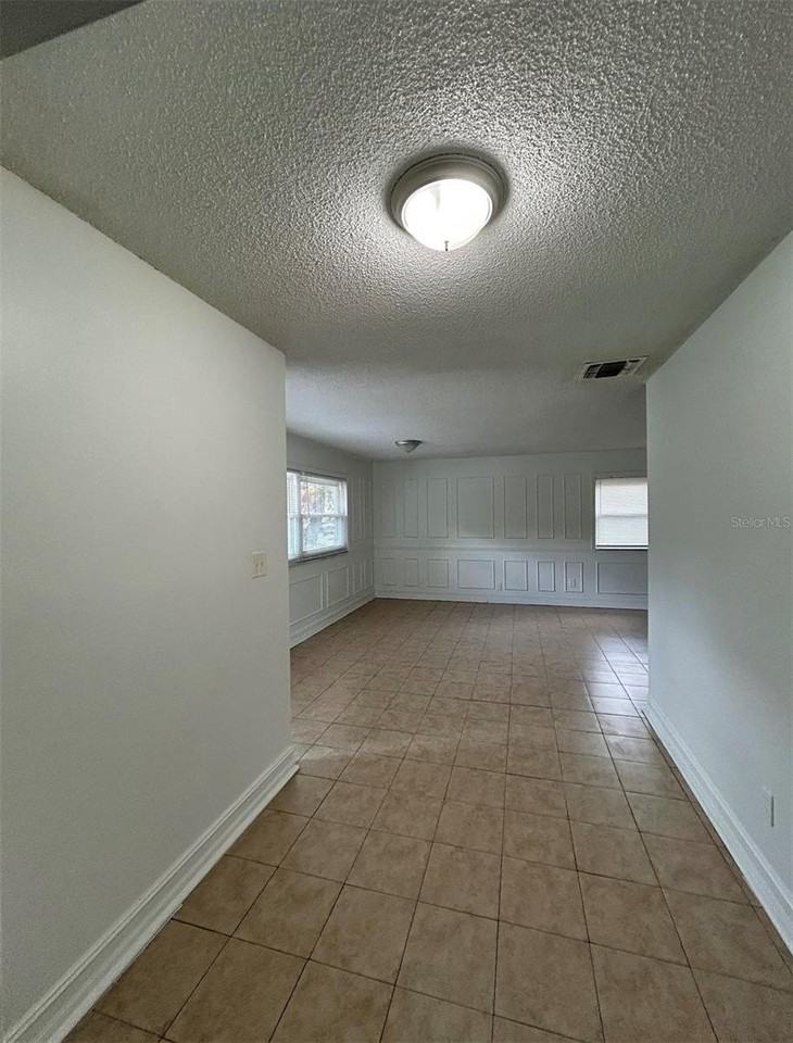 625 19th St - Photo 2 of 3