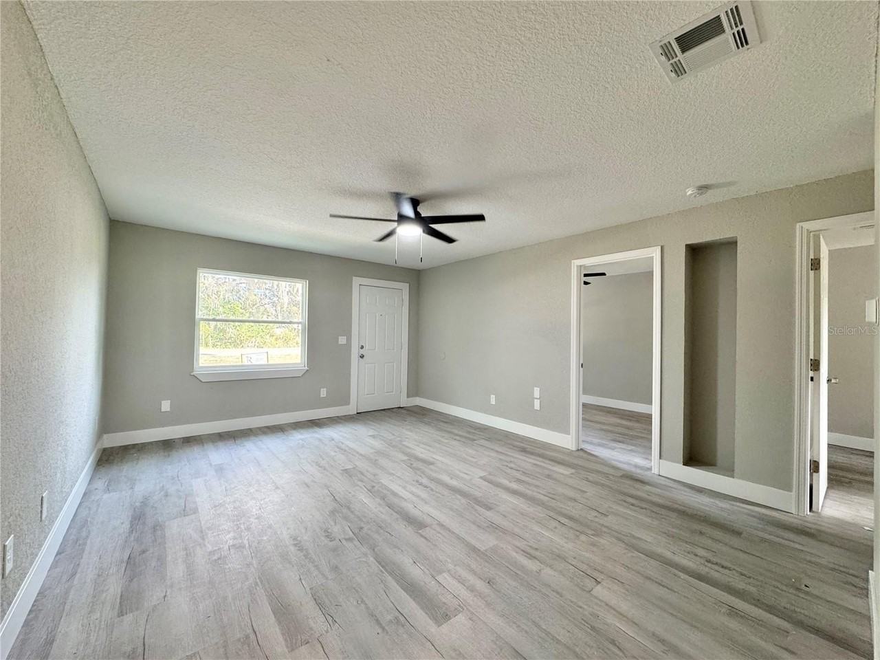 2346 Section Dr - Photo 5 of 23