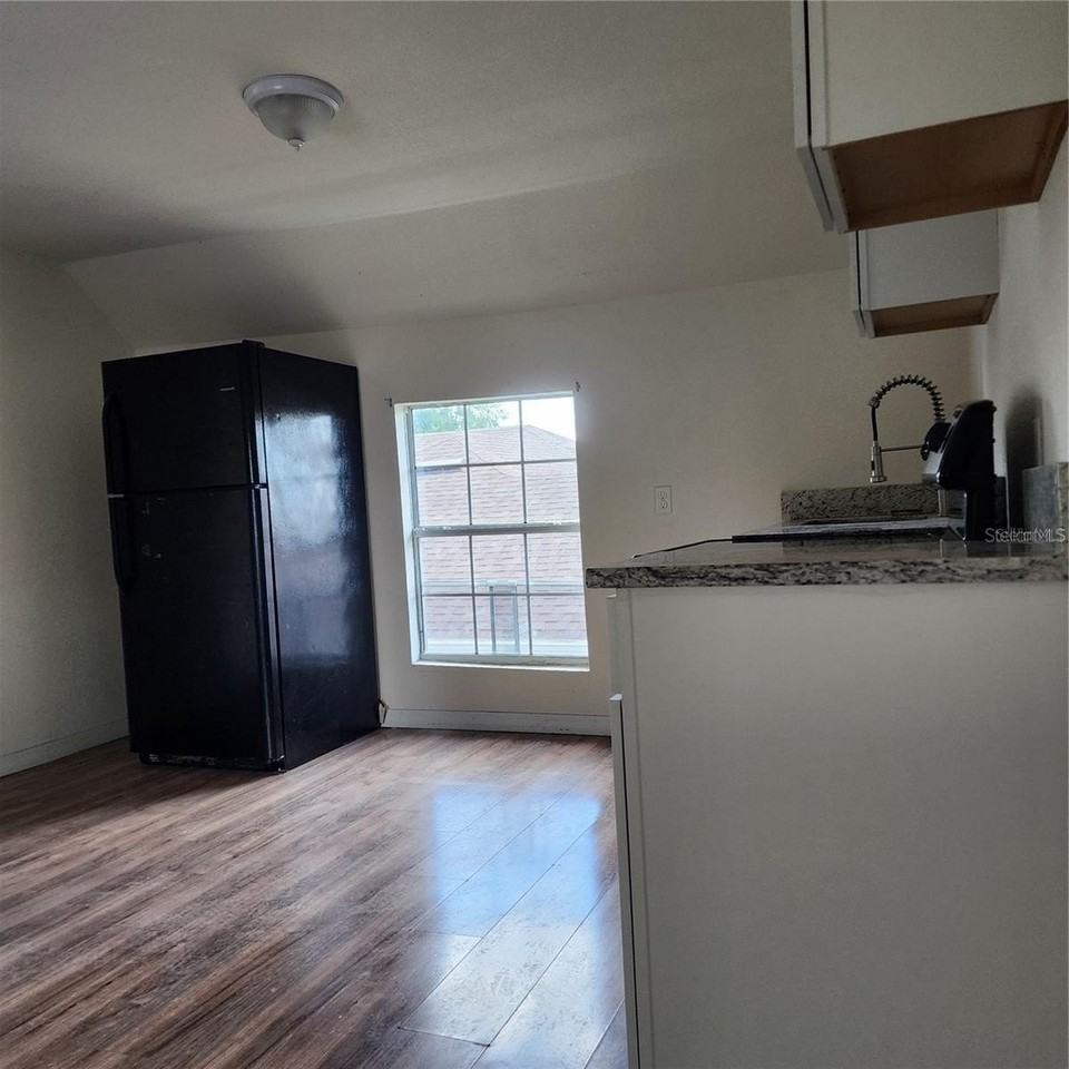 1414 Minnesota Ave #B - Photo 4 of 9