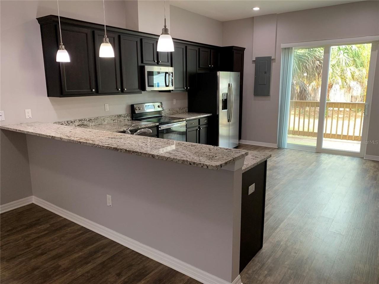 512 Frances St - Photo 3 of 15