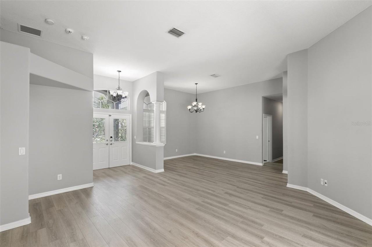11934 Wandsworth Dr - Photo 2 of 18