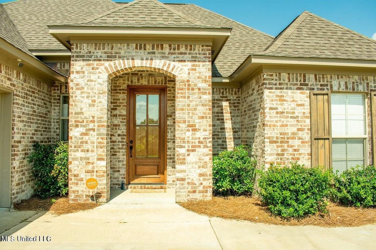 216 Buttonwood Ln - Photo 2 of 21