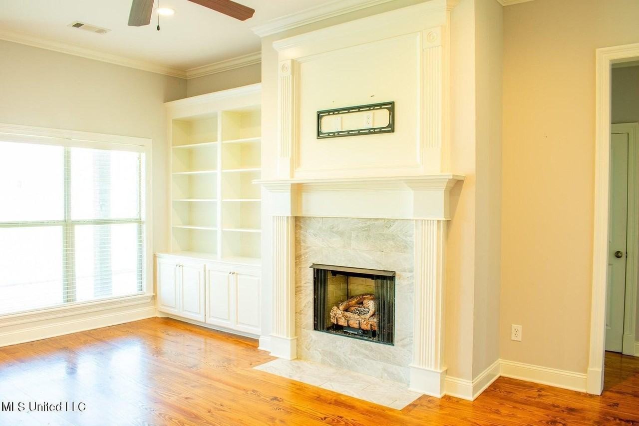 216 Buttonwood Ln - Photo 4 of 21
