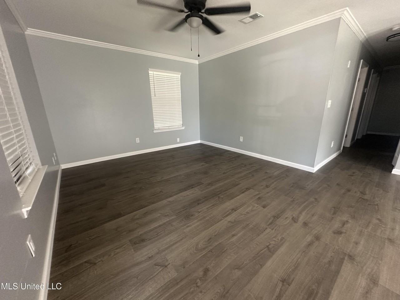1113 Beach Ave - Photo 3 of 16