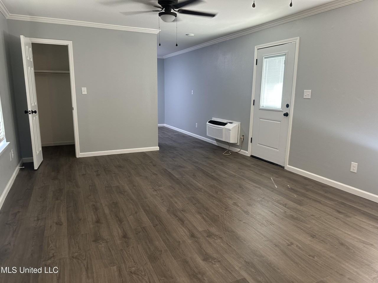 1113 Beach Ave - Photo 6 of 16