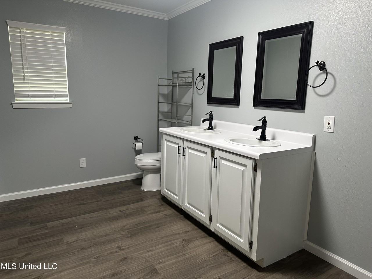 1113 Beach Ave - Photo 7 of 16