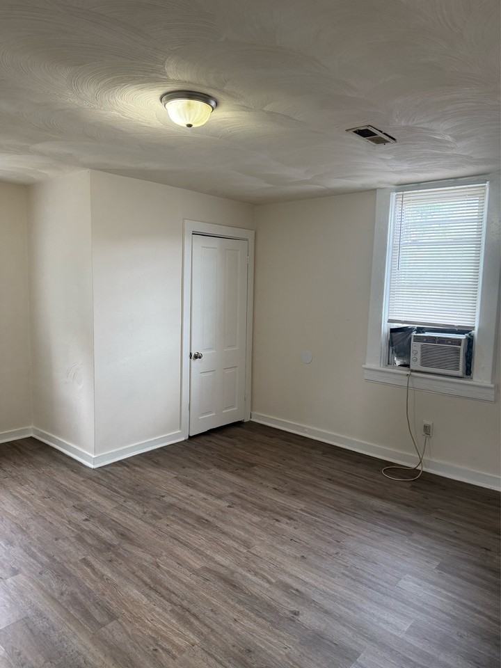 1020 jamison ave NE - 4 #4 - Photo 5 of 10