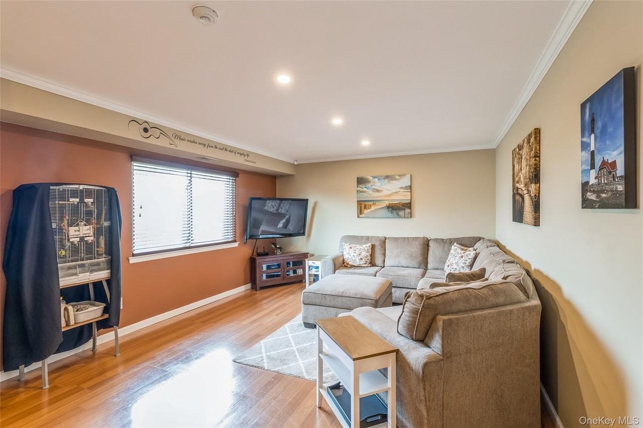 48 Pointe Cir S - Photo 3 of 34