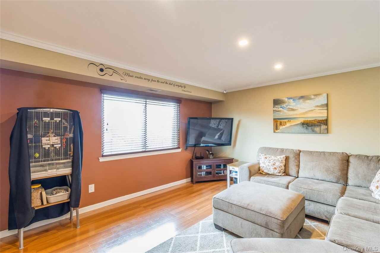 48 Pointe Cir S - Photo 4 of 34