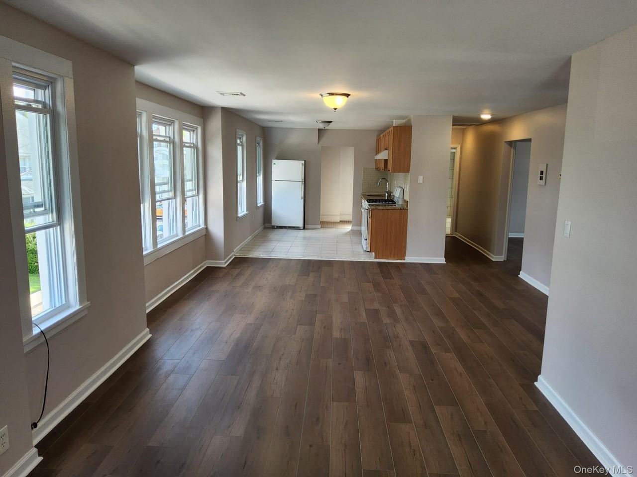 90 Hempstead Ave - Photo 2 of 11