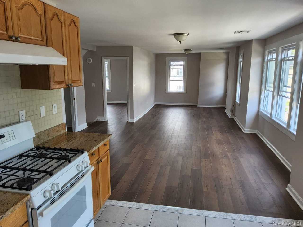 90 Hempstead Ave - Photo 3 of 11