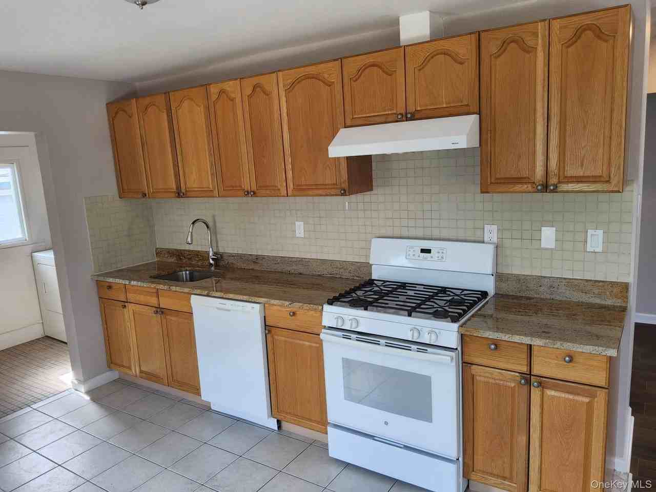 90 Hempstead Ave - Photo 4 of 11