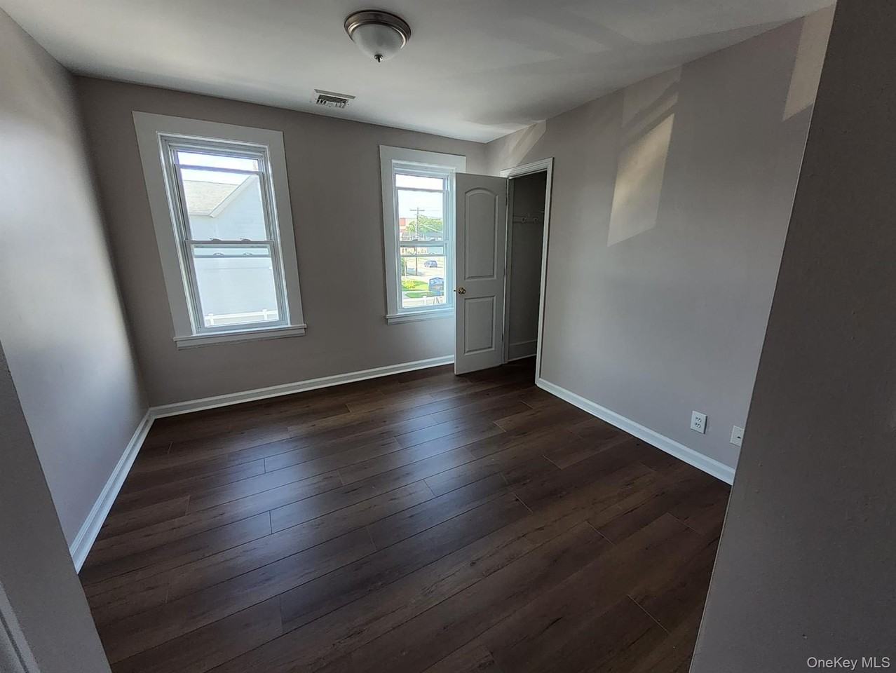 90 Hempstead Ave - Photo 5 of 11