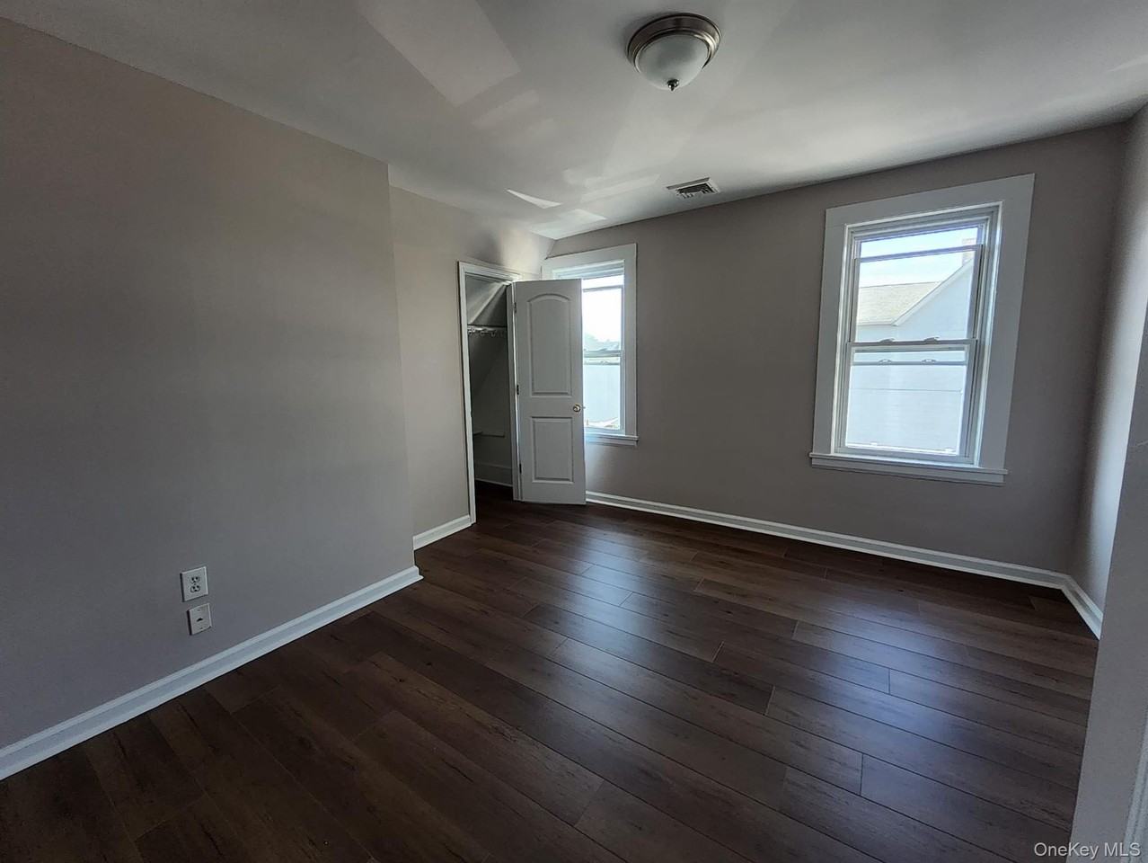 90 Hempstead Ave - Photo 6 of 11