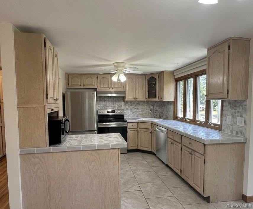 48 Eastover Dr - Photo 2 of 13