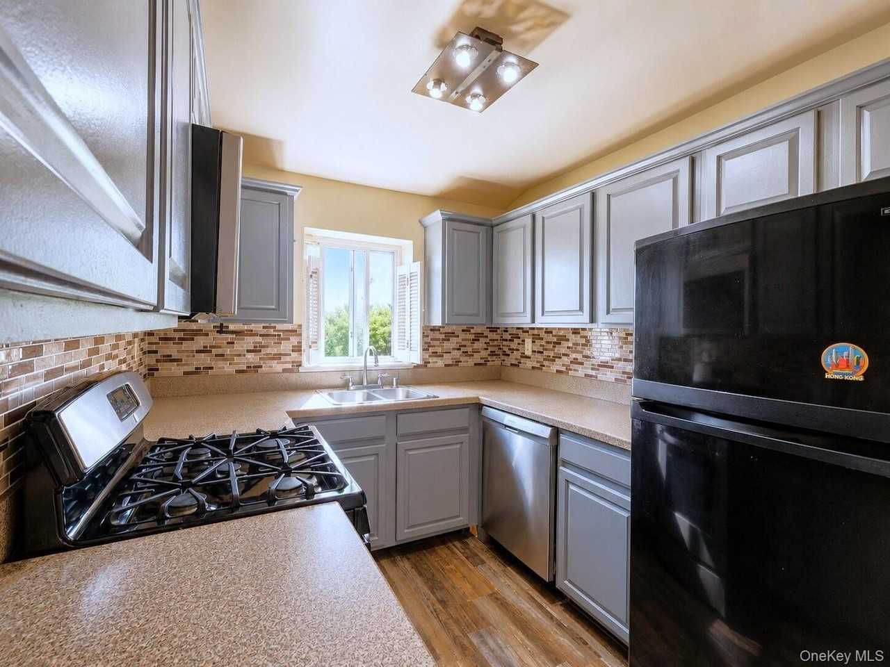 9303 91st Ave - Photo 7 of 15