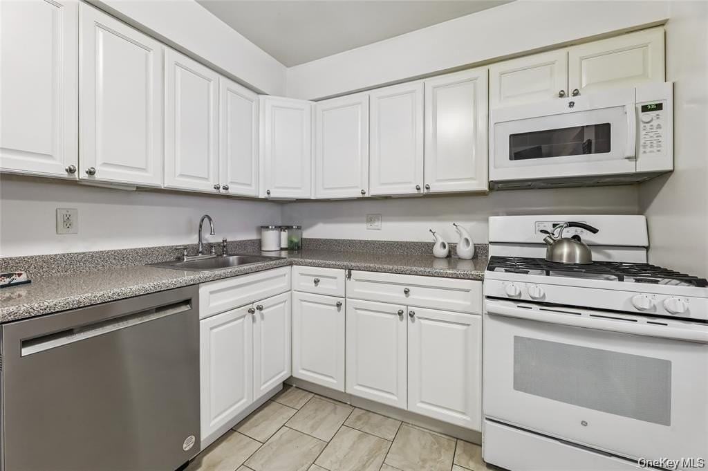 10 Brevoort Dr #1A - Photo 4 of 15